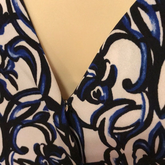 WHITE HOUSE BLACK MARKET TOP W/ SILVER ON ARMS XS - Picture 6 of 8